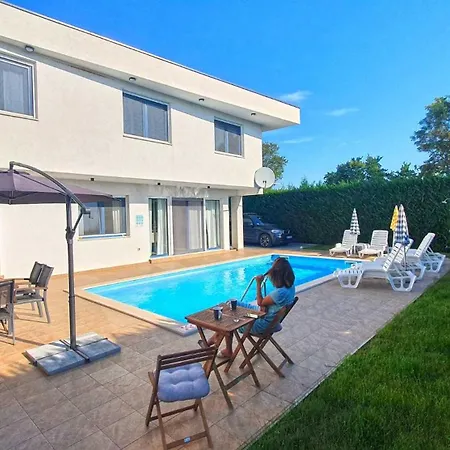 Villa Nin With Private Pool Rovinjsko Selo