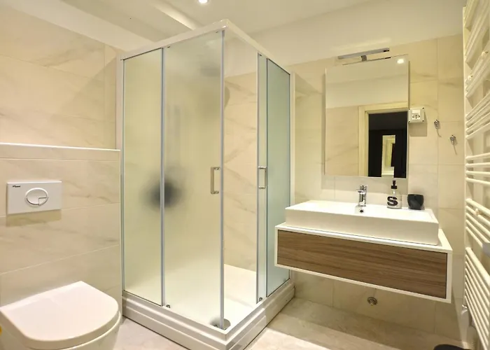 Nin With Private Pool *