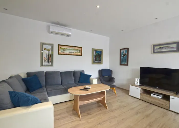 Nin With Private Pool