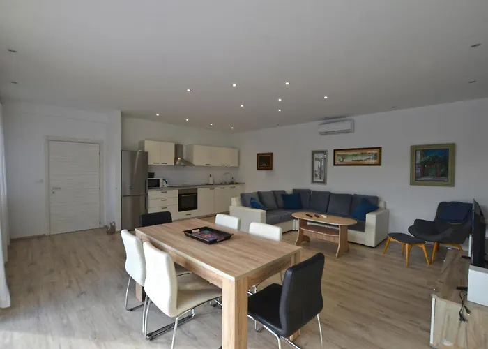 Nin With Private Pool Villa