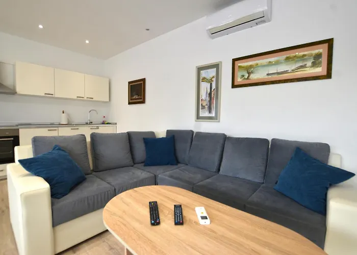 Nin With Private Pool Villa *