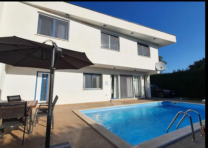 Vila Nin With Private Pool